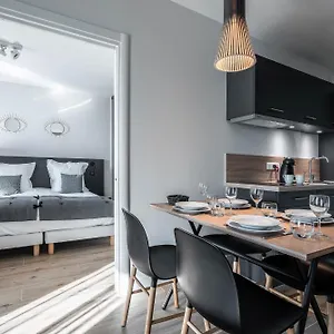 https://la-grange-des-peres.hotels-rhonealpes.com